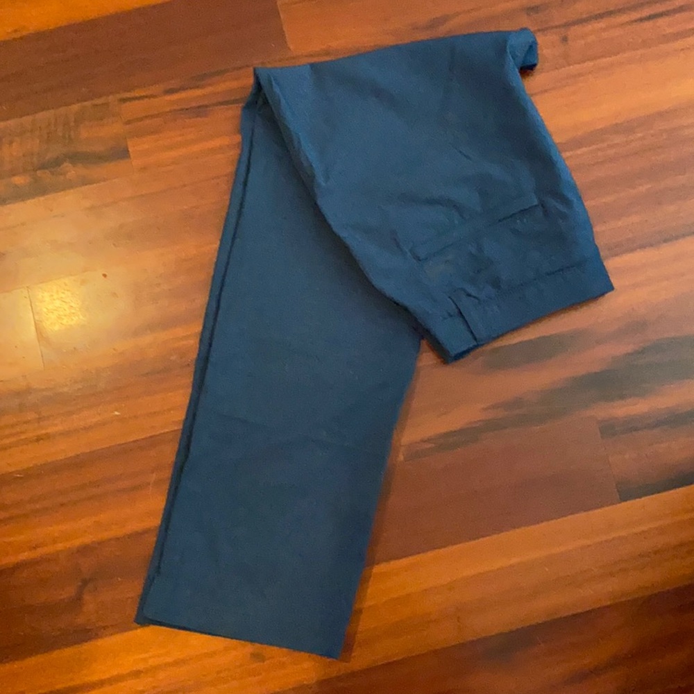 Under Armour Navy Allseason Gear pants sz 34x32